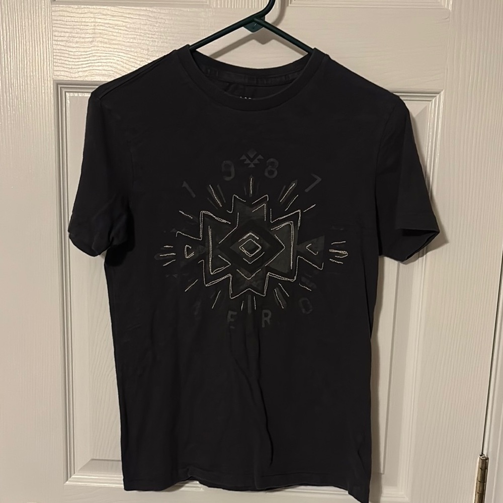 Aeropostale Black Short Sleeve Tee with Geometric Design